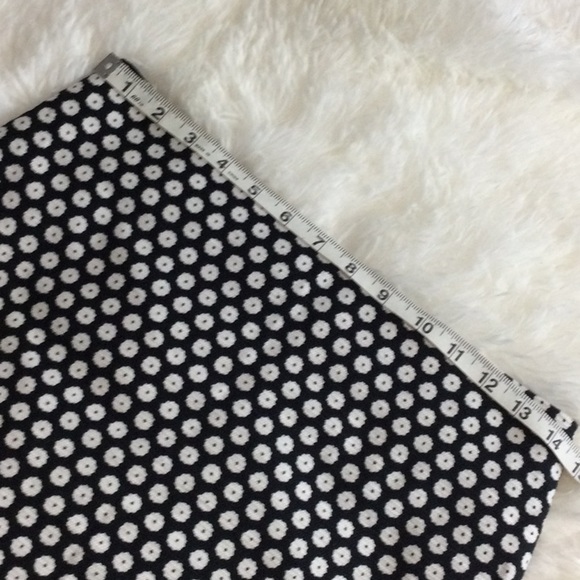 Ann Taylor Factory Black Daisy Floral Skirt Sz 4P - Picture 7 of 7